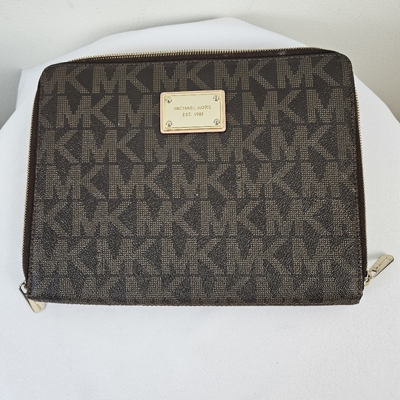 Michael Kors Black and Brown All over Print Leather iPad case Gold tone Hardware - Picture 1 of 6